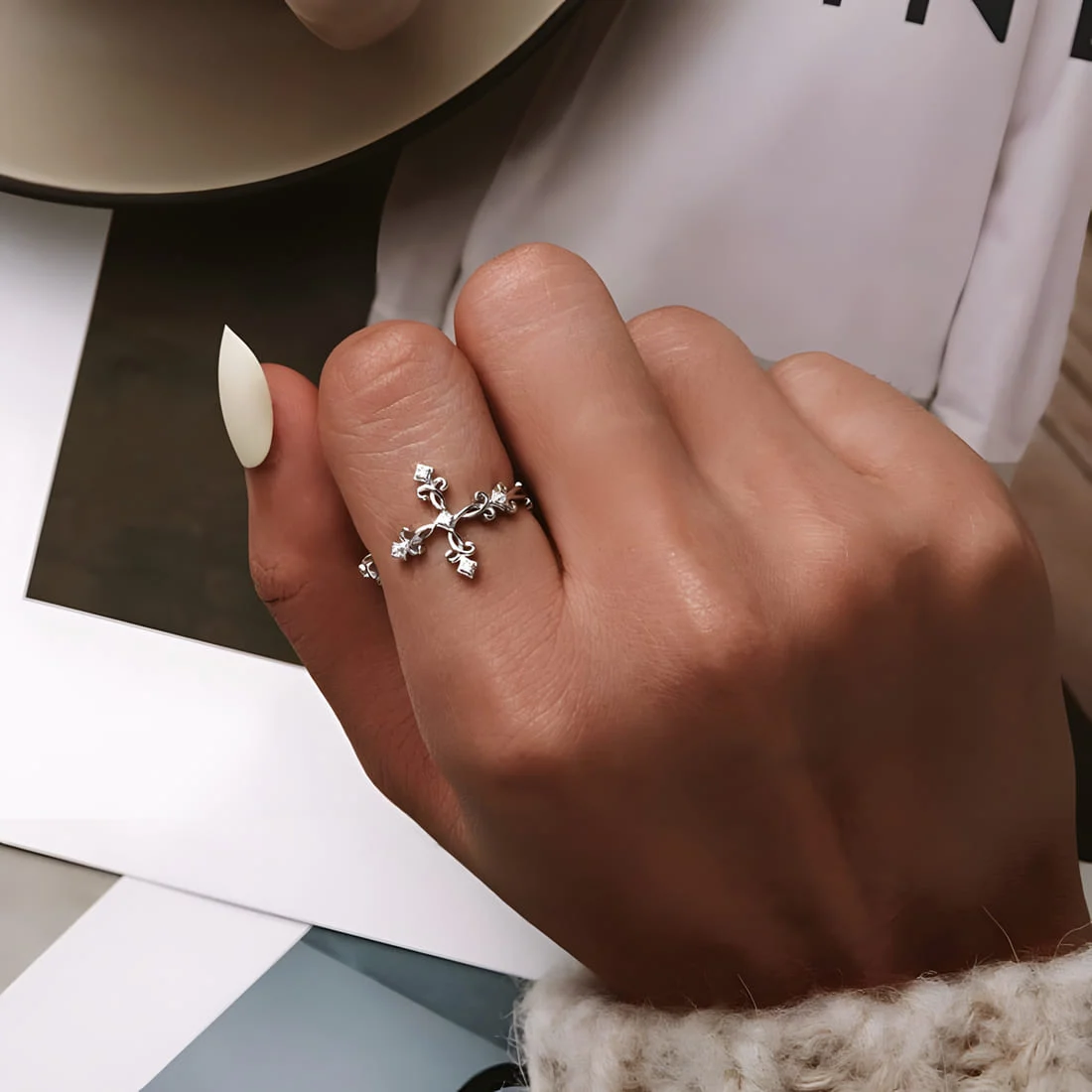 Anillo Cruz Antigua <myexti><span>Plata de Ley 925, chapada en oro blanco, con circonitas - ajustable</span></myexti> - Imagen 2