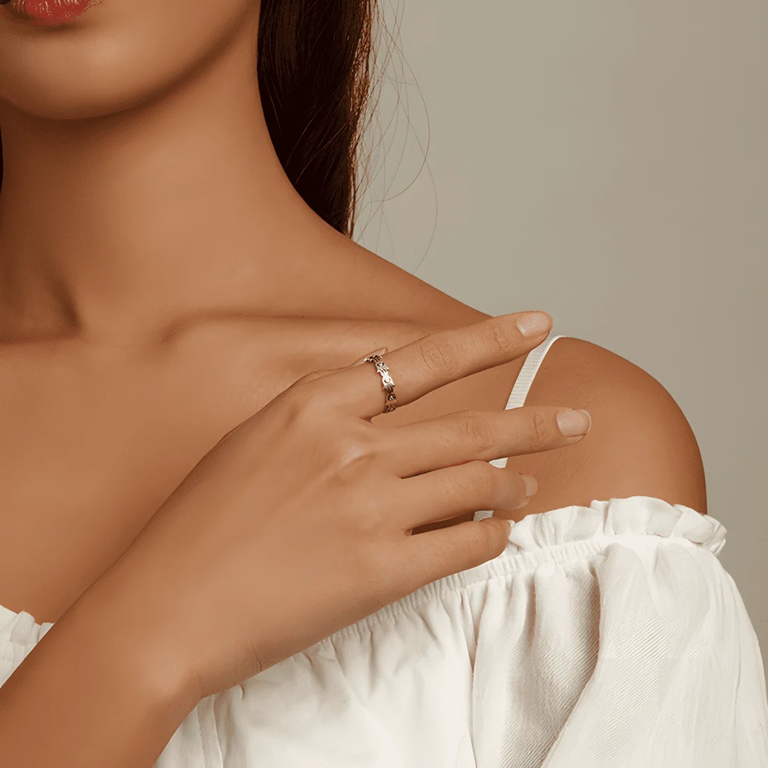 Anillo Hamsa <myexti><span>Plata de Ley 925, chapada en oro blanco, con circonitas azules - ajustable</span></myexti> - Imagen 2