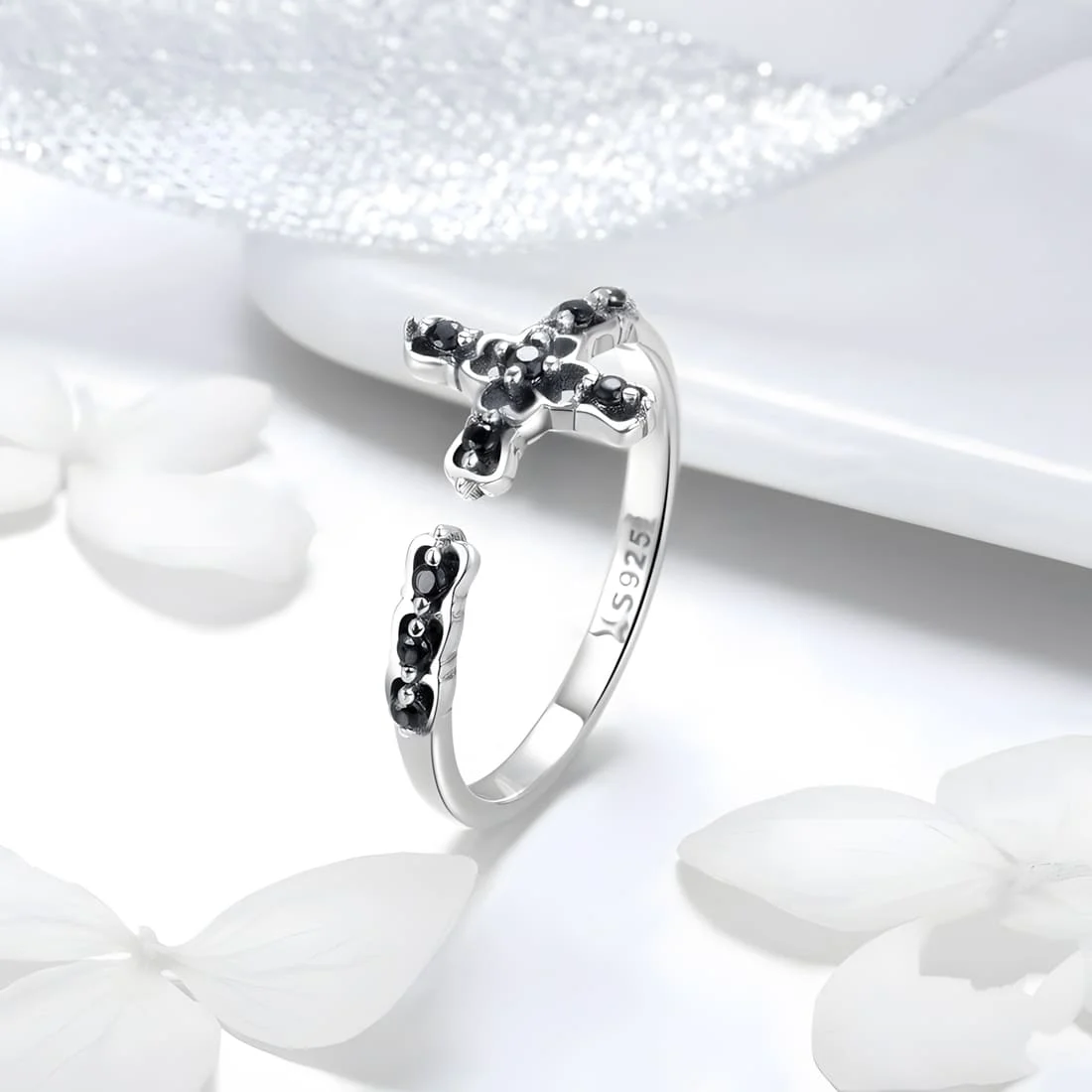 Anillo de Cruz Negra <myexti><span>Plata de Ley 925, chapada en oro blanco, con circonitas negras - ajustable</span></myexti> - Imagen 3