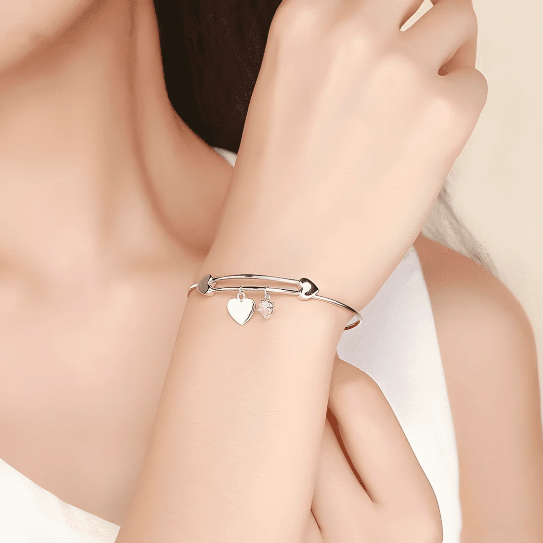 Pulsera Esclava con Encanto de Corazón <myexti><span>Plata de Ley 925, chapada en oro blanco, con encanto de corazón grabado y circonitas rosas</span></myexti> - Imagen 2