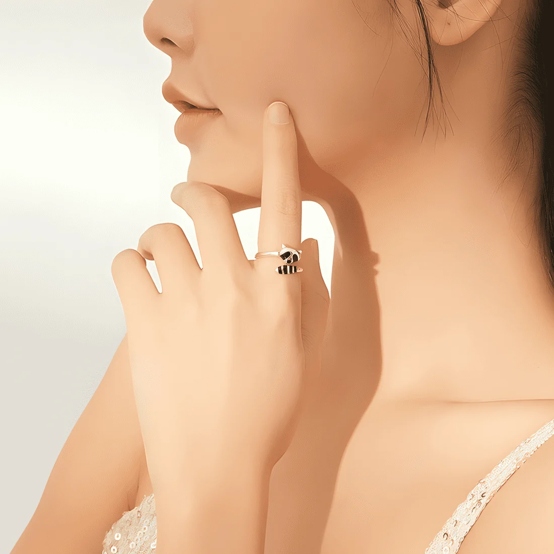 Anillo de Mapache <myexti><span>Plata de Ley 925, chapada en oro blanco, con esmalte negro - ajustable</span></myexti> - Imagen 2