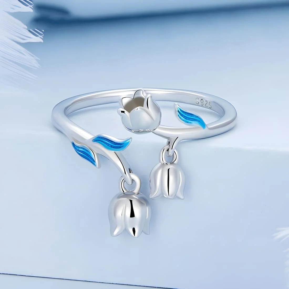 Anillo de Flores de Lirio <myexti><span>Plata de Ley 925, chapada en oro blanco, con flores colgantes y esmalte azul claro - ajustable</span></myexti> - Imagen 3