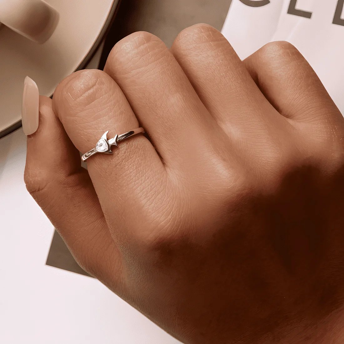 Anillo de Pez Azul <myexti><span>Plata de Ley 925, chapada en oro blanco, con circonitas azules - ajustable</span></myexti> - Imagen 2