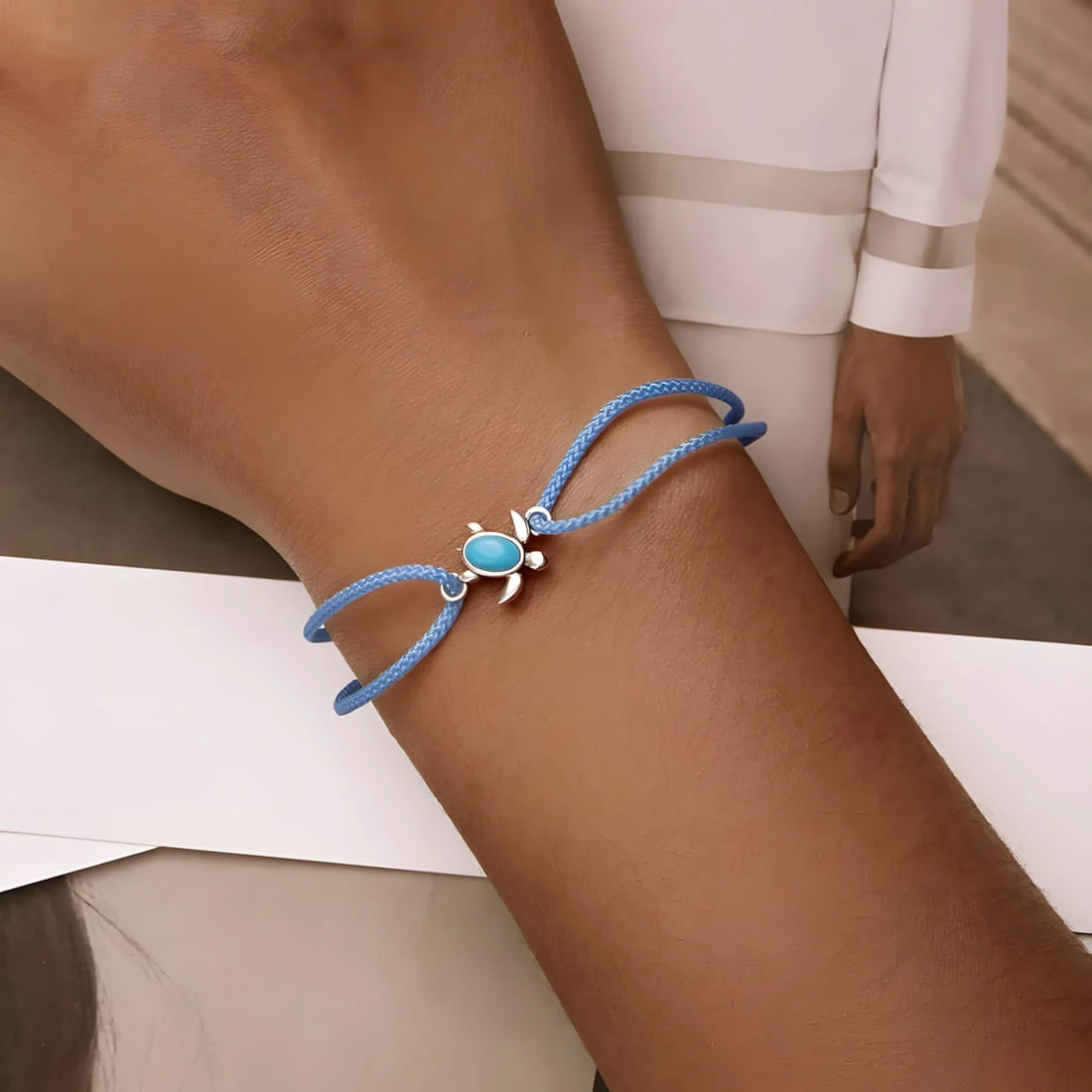 Pulsera Tortuga <myexti><span>Plata de Ley 925, chapada en oro blanco, con turquesa y cuerda marinera azul claro - ajustable</span></myexti> - Imagen 2