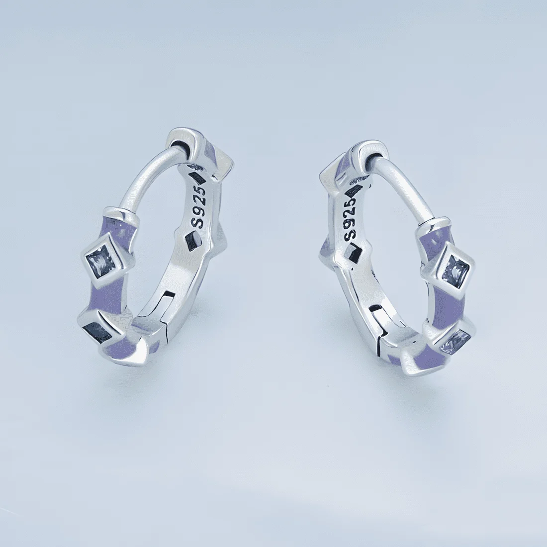 Pendientes de Aro Púrpura <myexti><span>Plata de Ley 925, chapada en oro blanco, con esmalte púrpura y circonitas azul claro</span></myexti> - Imagen 4