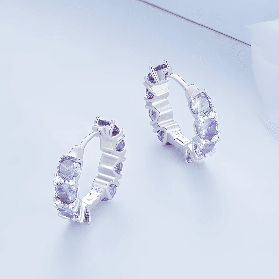 Pendientes de Aro Púrpura <myexti><span>Plata de Ley 925, chapada en oro blanco, con circonitas púrpuras</span></myexti> - Imagen 4