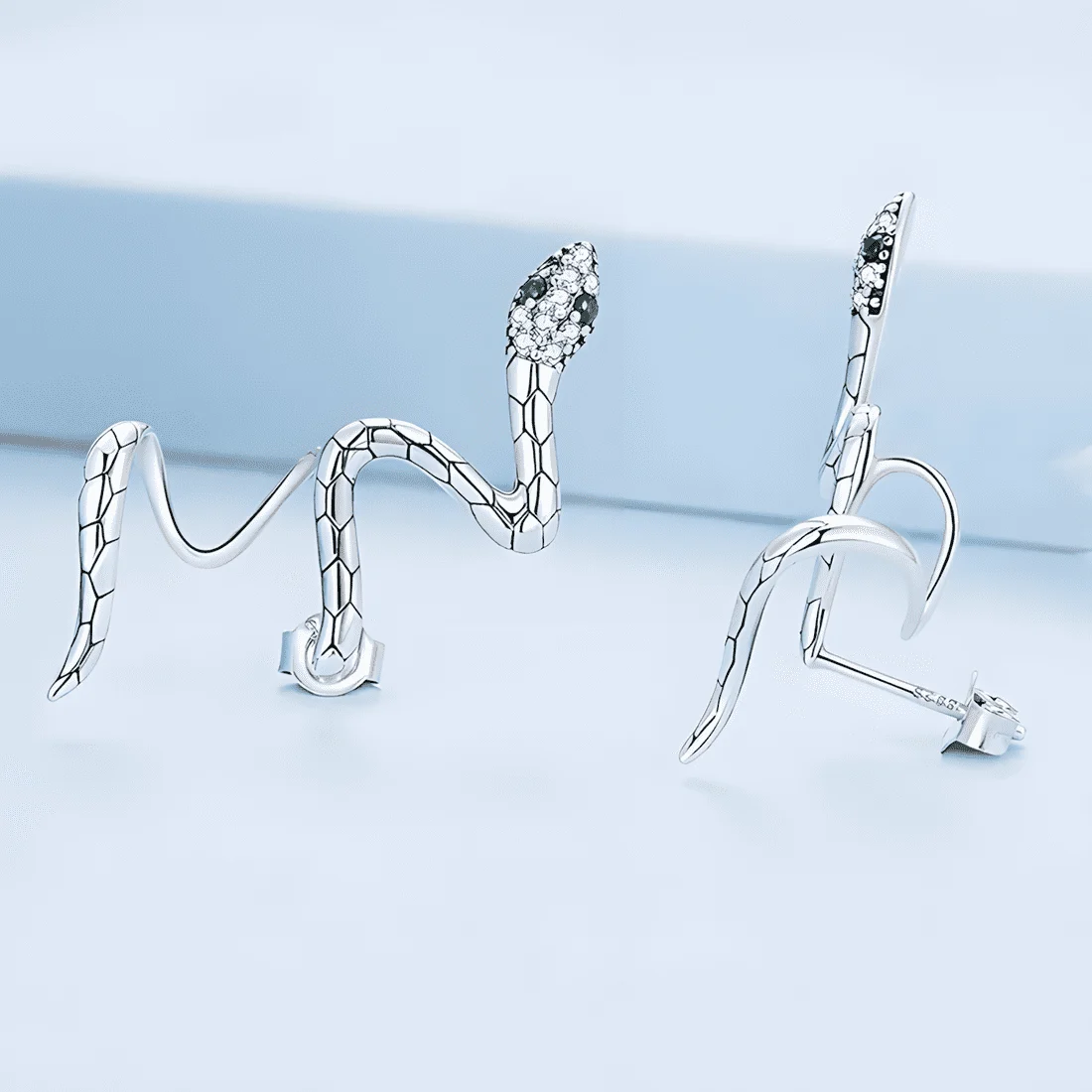 Pendientes de Serpiente <myexti><span>Plata de Ley 925, chapada en oro blanco, con circonitas verdes y blancas</span></myexti> - Imagen 3