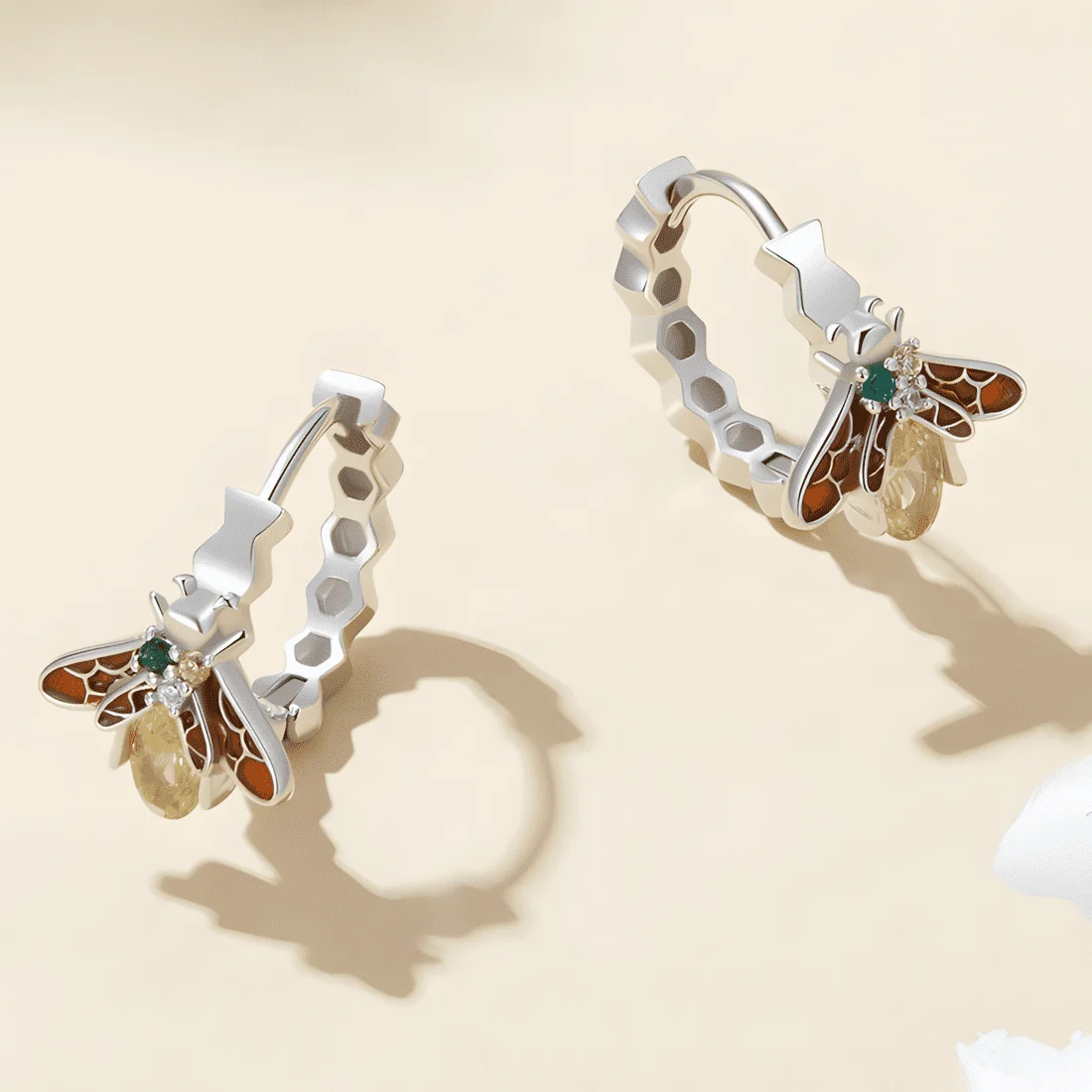 Pendientes de Aro con Abejas <myexti><span>Plata de Ley 925, chapada en oro blanco, con circonitas de colores</span></myexti> - Imagen 3