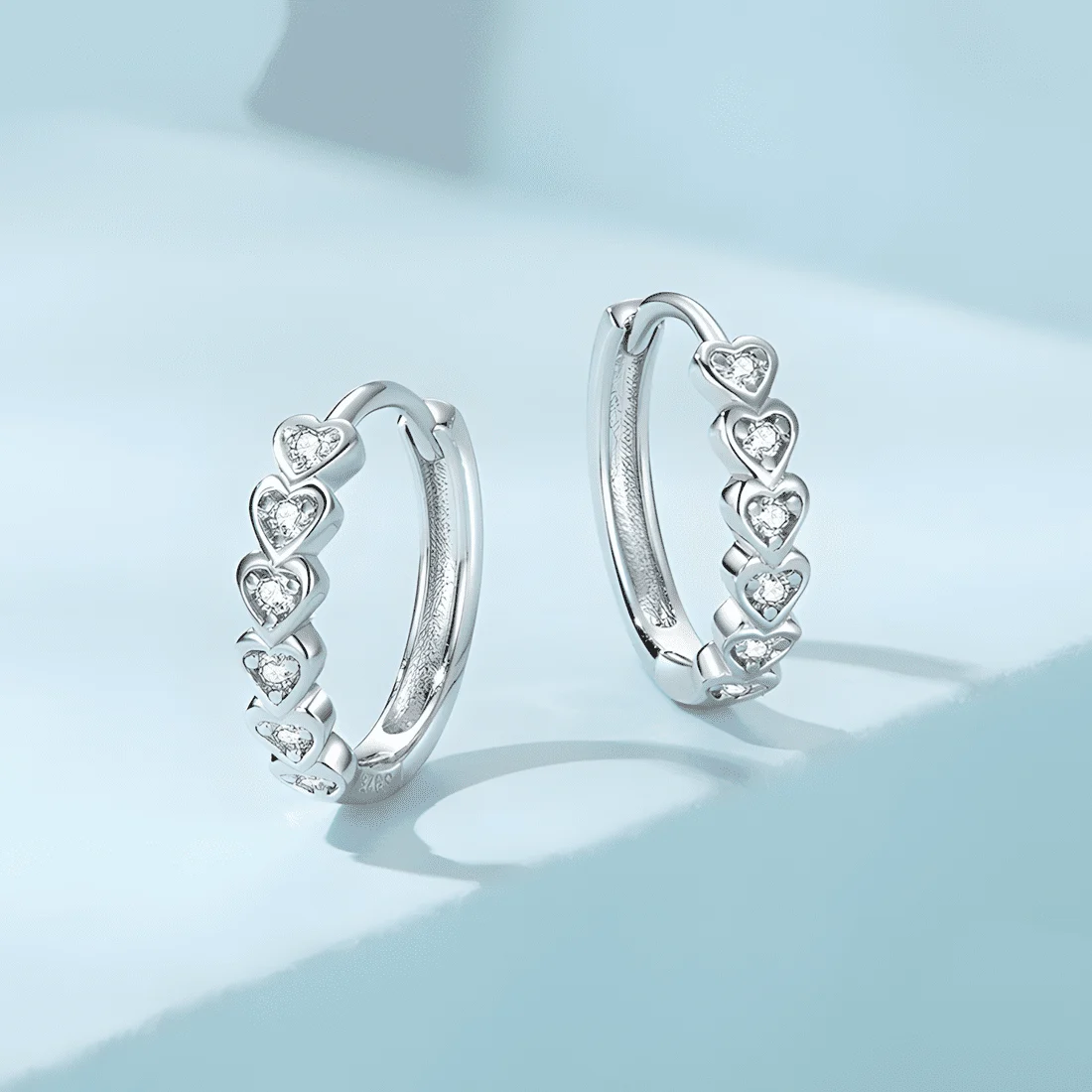 Pendientes de Aro con Corazones Brillantes <myexti><span>Plata de Ley 925, chapada en oro blanco, con circonitas</span></myexti> - Imagen 3