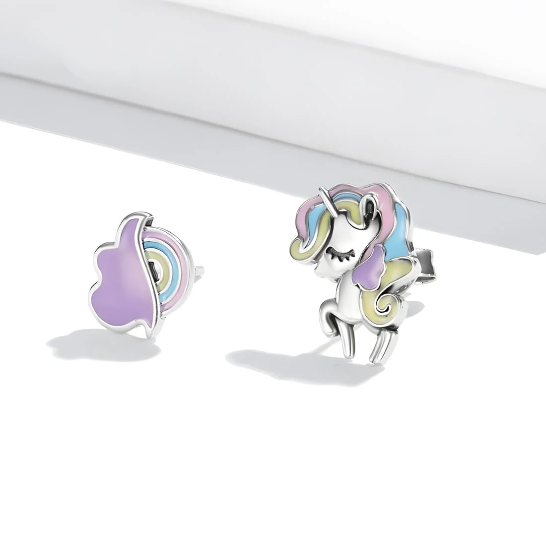 Pendientes de Unicornio Arcoíris <myexti><span>Plata de Ley 925, chapada en oro blanco, asimétricos y esmaltados a mano</span></myexti> - Imagen 4
