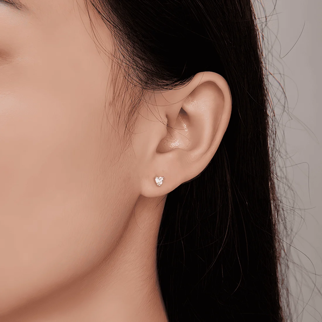 Pendientes de Botón Corazones Brillantes <myexti><span>Plata de Ley 925, chapada en oro blanco, con circonitas</span></myexti> - Imagen 2