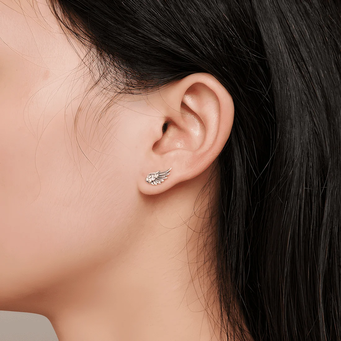 Pendientes de Botón con Alas <myexti><span>Plata de Ley 925, chapada en oro blanco, con circonitas</span></myexti> - Imagen 2