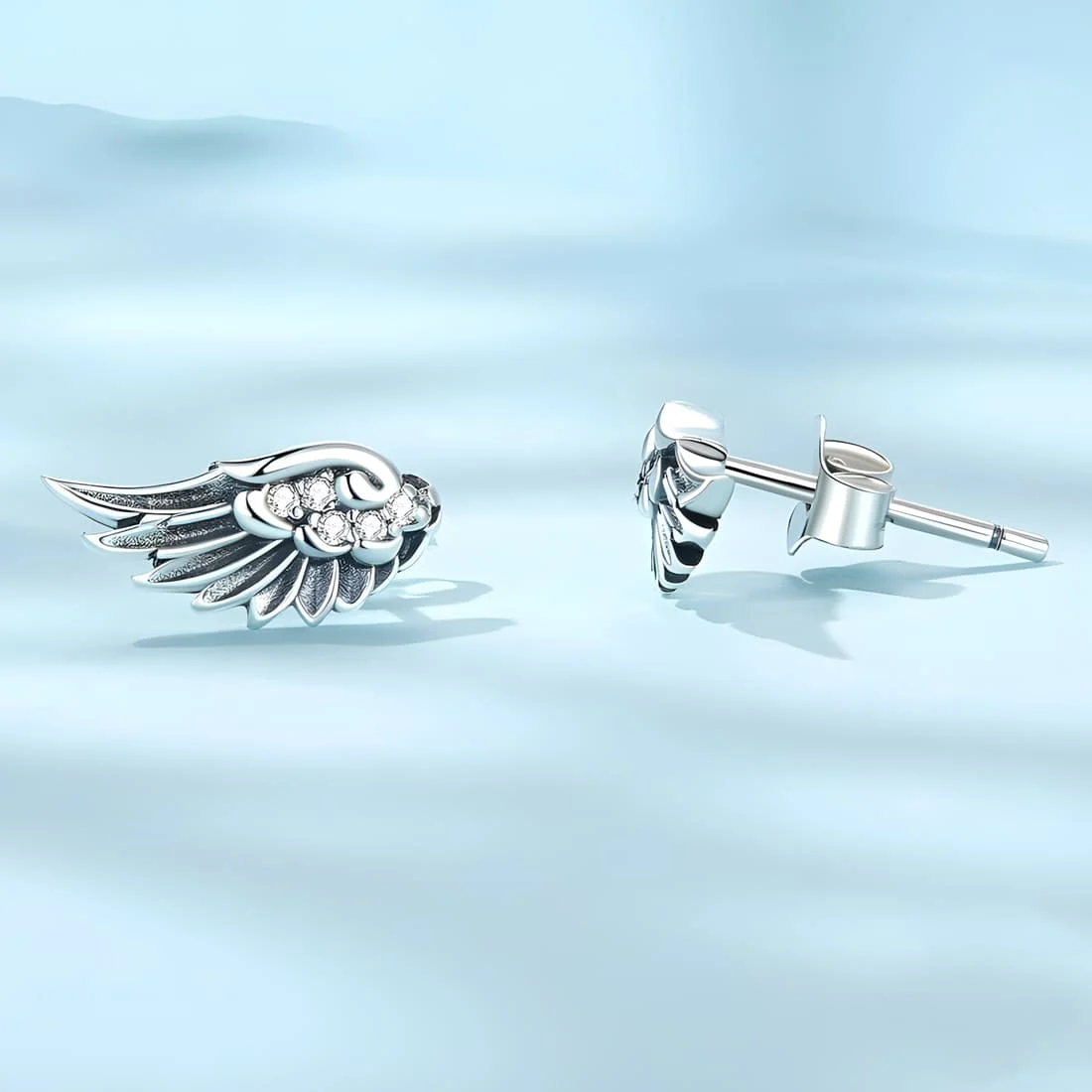 Pendientes de Botón con Alas <myexti><span>Plata de Ley 925, chapada en oro blanco, con circonitas</span></myexti> - Imagen 4