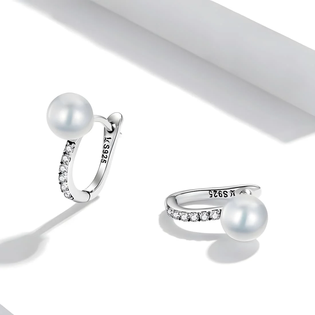 Pendientes de Aro con Perlas <myexti><span>Plata de Ley 925, chapada en oro blanco, con perlas naturales y circonitas</span></myexti> - Imagen 4