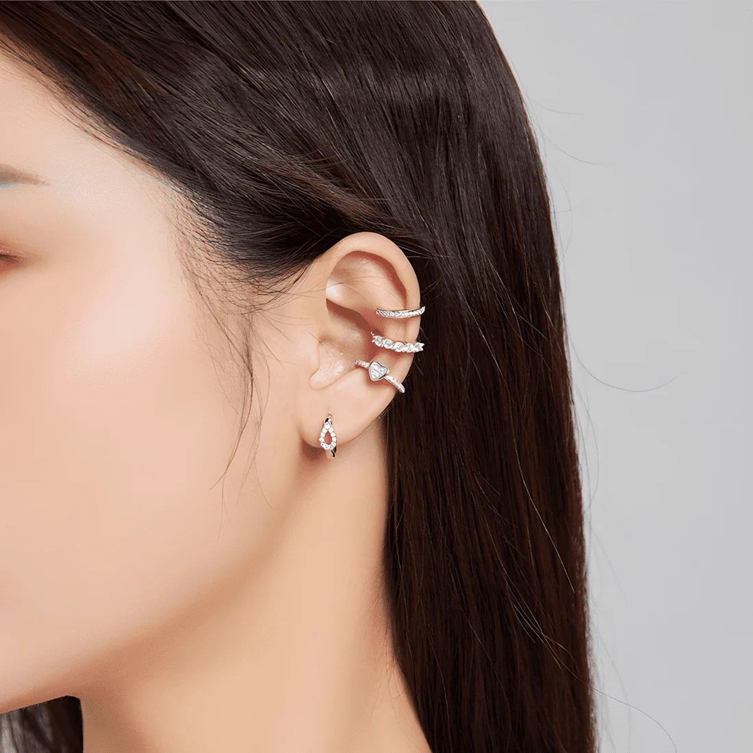 Puño para orejas Corazón Brillante <myexti><span>Plata de Ley 925, chapada en oro blanco, con circonitas</span></myexti> - Imagen 2