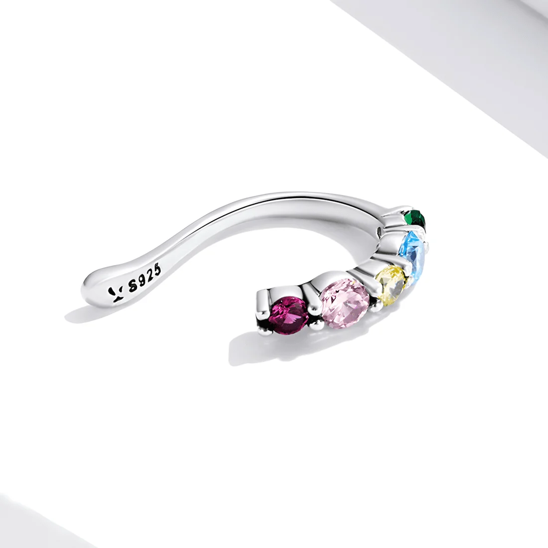 Puño para orejas Arcoíris <myexti><span>Plata de Ley 925, chapada en oro blanco, con circonitas de colores</span></myexti> - Imagen 4