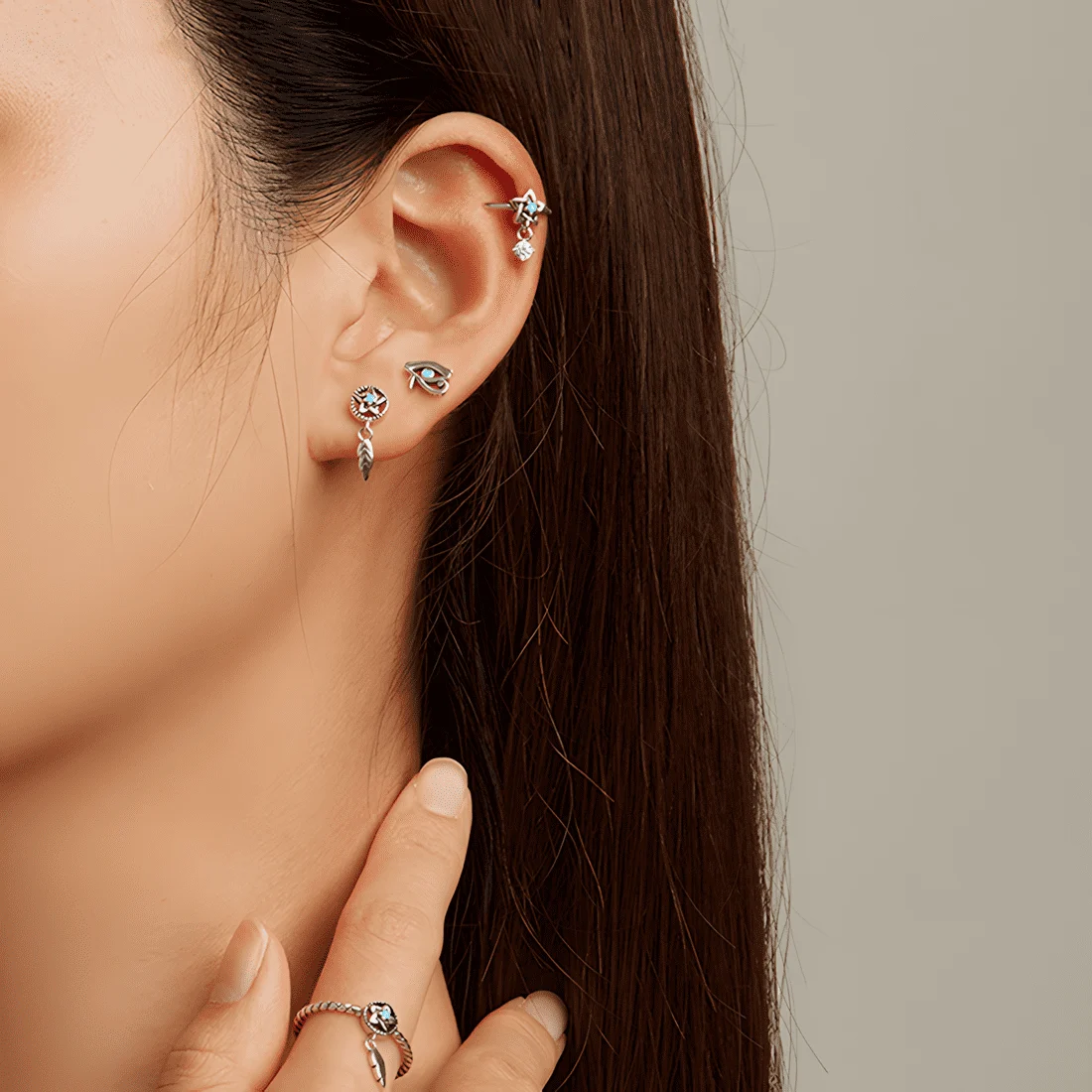 Puño para orejas Pentáculo <myexti><span>Plata de Ley 925, chapada en oro blanco, con colgante de turquesa y circonitas</span></myexti> - Imagen 2