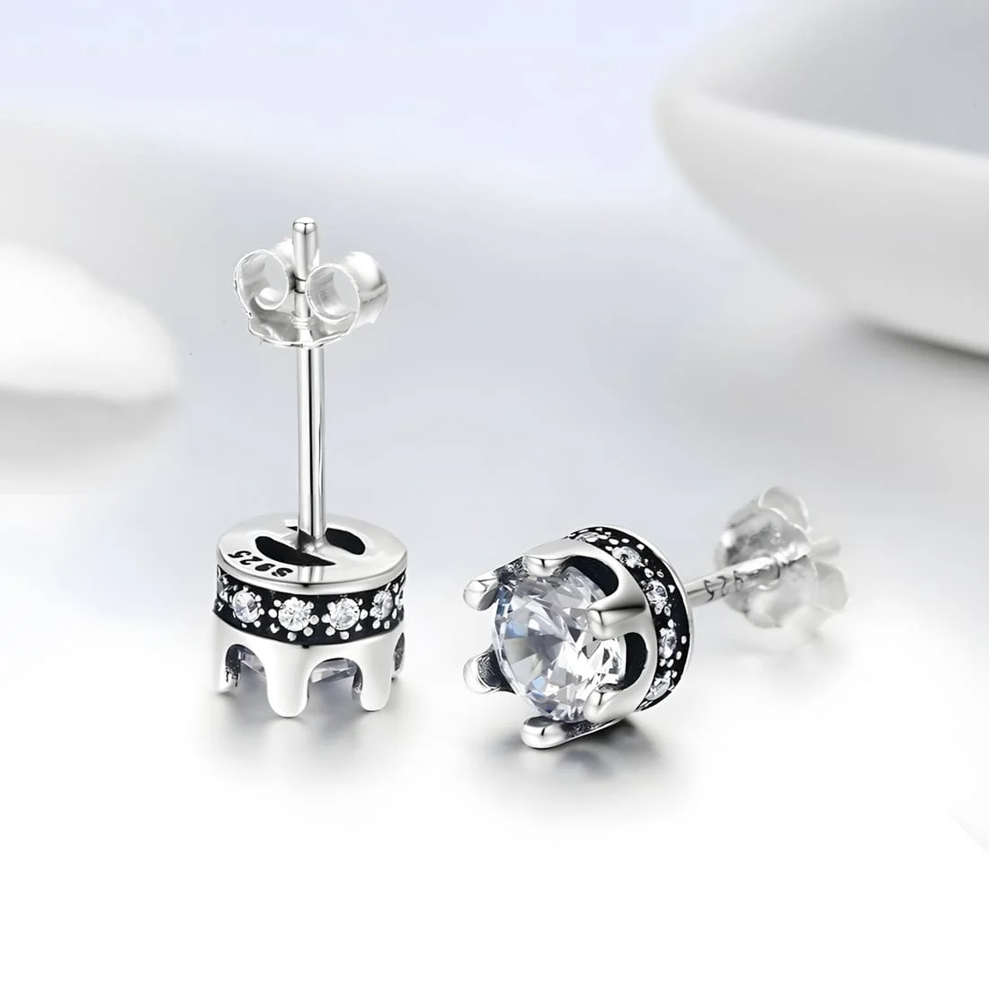 Pendientes de Botón Corona <myexti><span>Plata de Ley 925, chapada en oro blanco, con circonitas brillantes</span></myexti> - Imagen 4