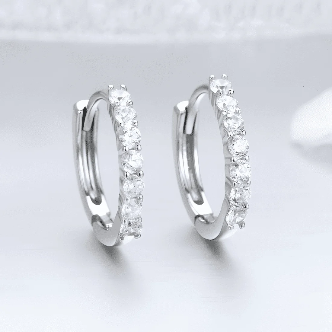 Pendientes de Aro Brillantes <myexti><span>Plata de Ley 925, chapada en oro blanco, con circonitas</span></myexti> - Imagen 4