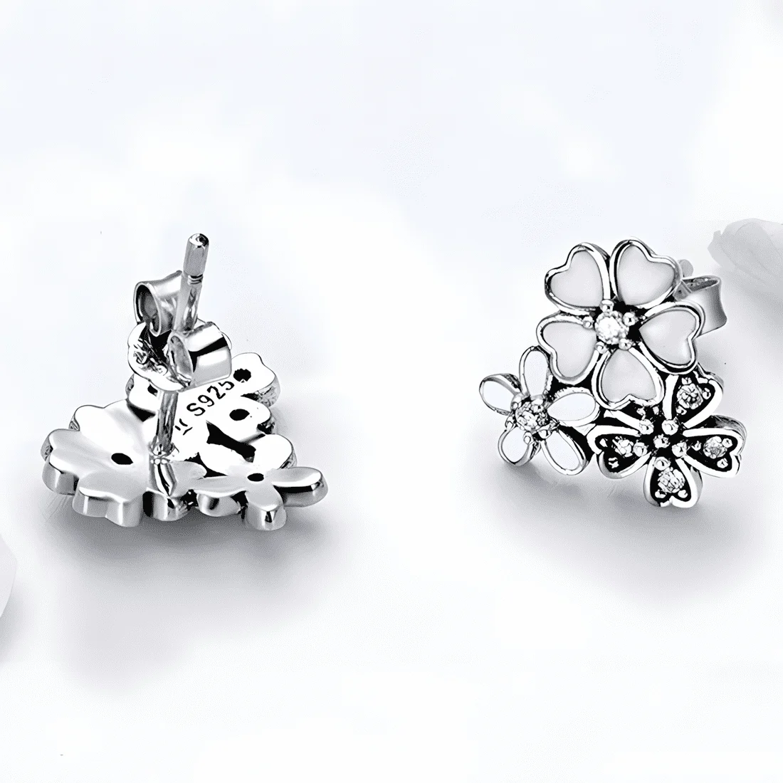 Pendientes de Botón con Flores <myexti><span>Plata de Ley 925, chapada en oro blanco, esmaltadas en rosa y blanco con circonitas</span></myexti> - Imagen 4