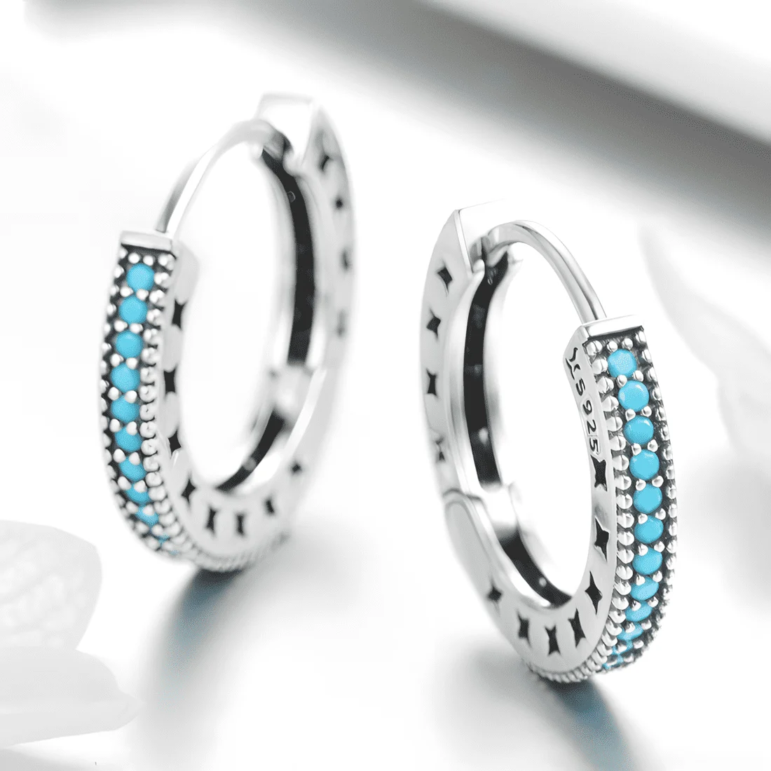 Pendientes de Aro con Turquesas <myexti><span>Plata de Ley 925, chapada en oro blanco, con piedras turquesas</span></myexti> - Imagen 6