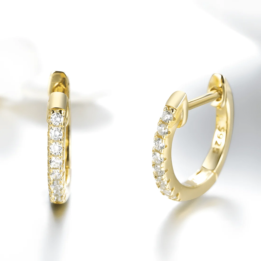 Pendientes de Aro Brillantes <myexti><span>Plata de Ley 925, chapada en oro amarillo, con circonitas</span></myexti> - Imagen 3