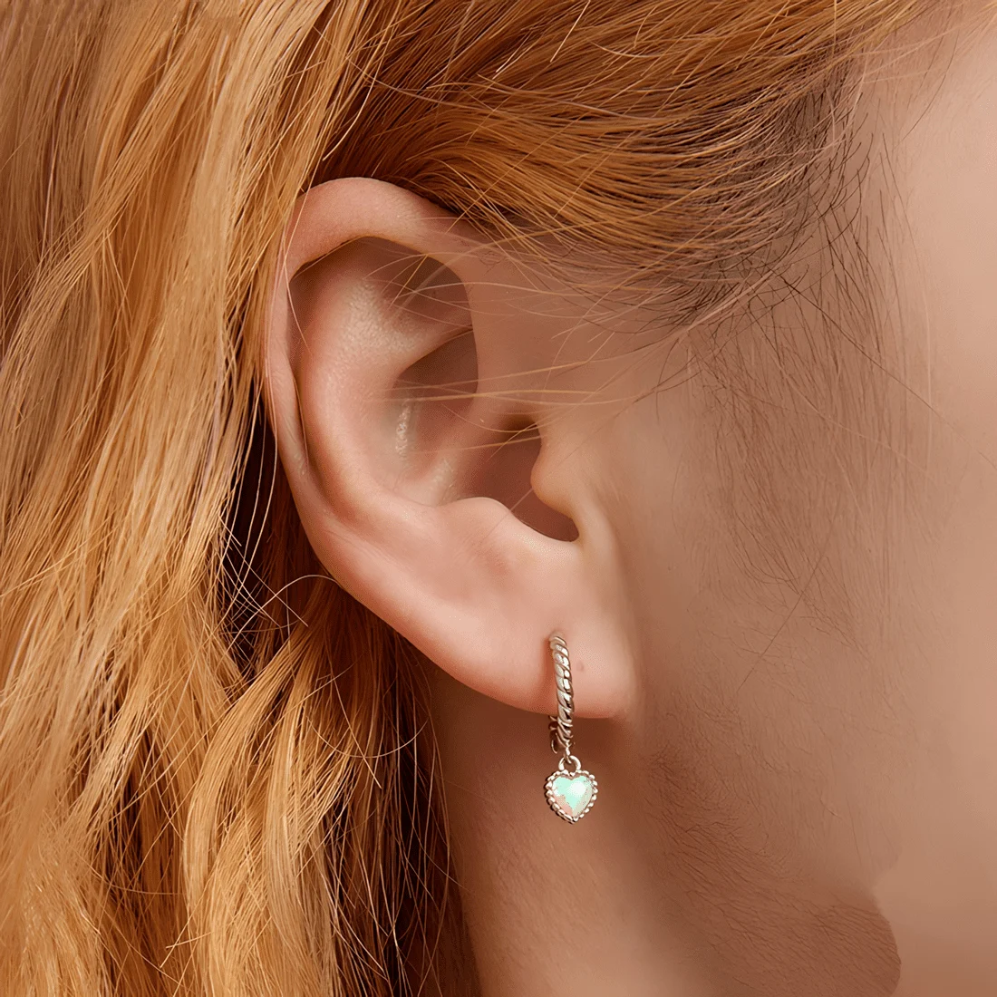 Pendientes de Aro con Corazones de Ópalo <myexti><span>Plata de Ley 925, chapada en oro blanco, con corazones de ópalo</span></myexti> - Imagen 2