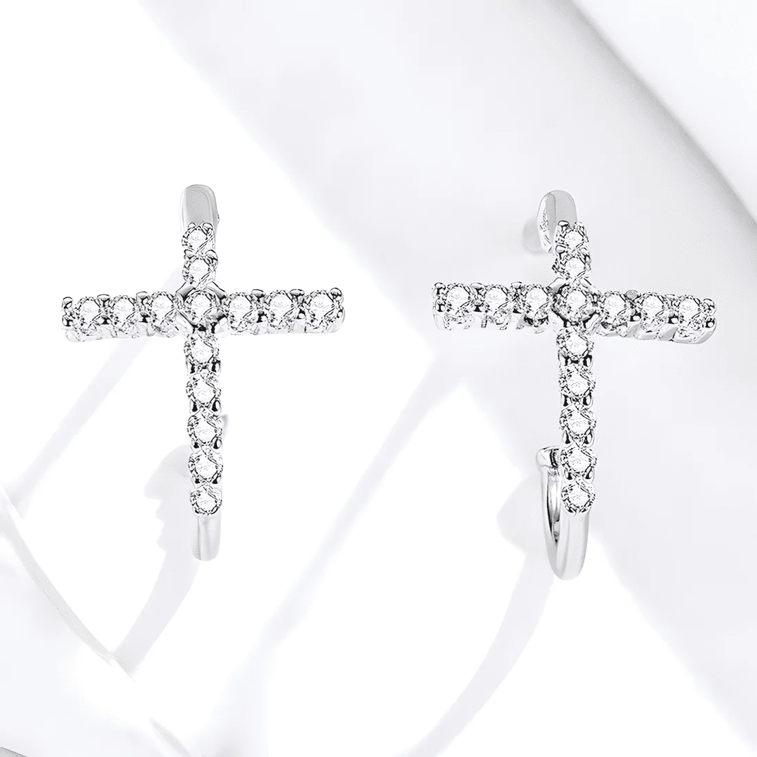 Pendientes de Aro con Cruces Brillantes <myexti><span>Plata de Ley 925, chapada en oro blanco, con circonitas</span></myexti> - Imagen 4