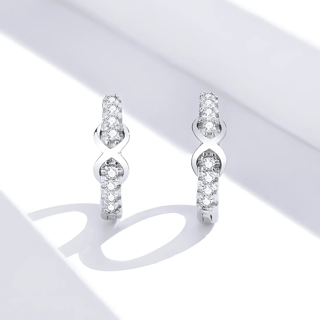 Pendientes de Aro Infinito Brillantes <myexti><span>Plata de Ley 925, chapada en oro blanco, con circonitas</span></myexti> - Imagen 3