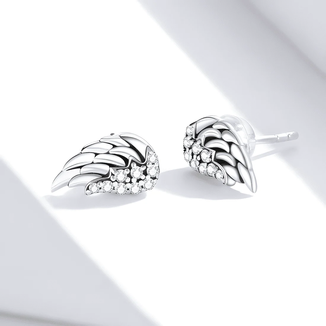 Pendientes de Botón con Alas <myexti><span>Plata de Ley 925, chapada en oro blanco, con circonitas</span></myexti> - Imagen 4