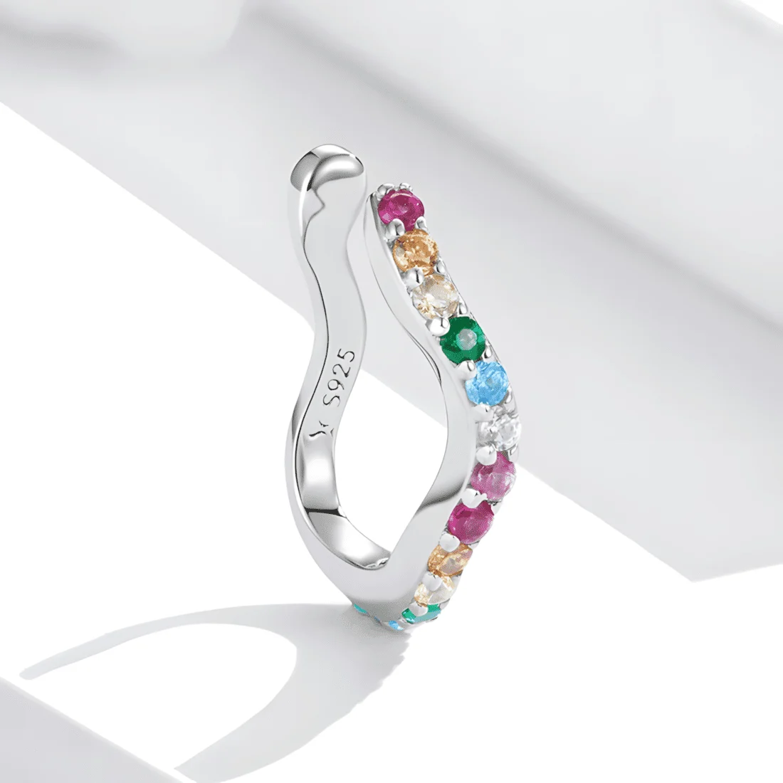 Puño para orejas Arcoíris <myexti><span>Plata de Ley 925, chapada en oro blanco, con circonitas de colores</span></myexti> - Imagen 4