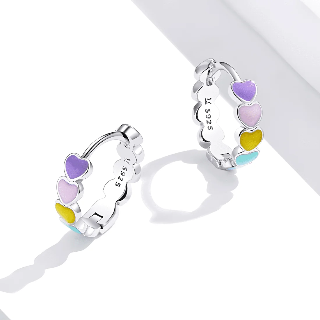 Pendientes de Aro con Corazones <myexti><span>Plata de Ley 925, chapada en oro blanco, esmaltados multicolor</span></myexti> - Imagen 3