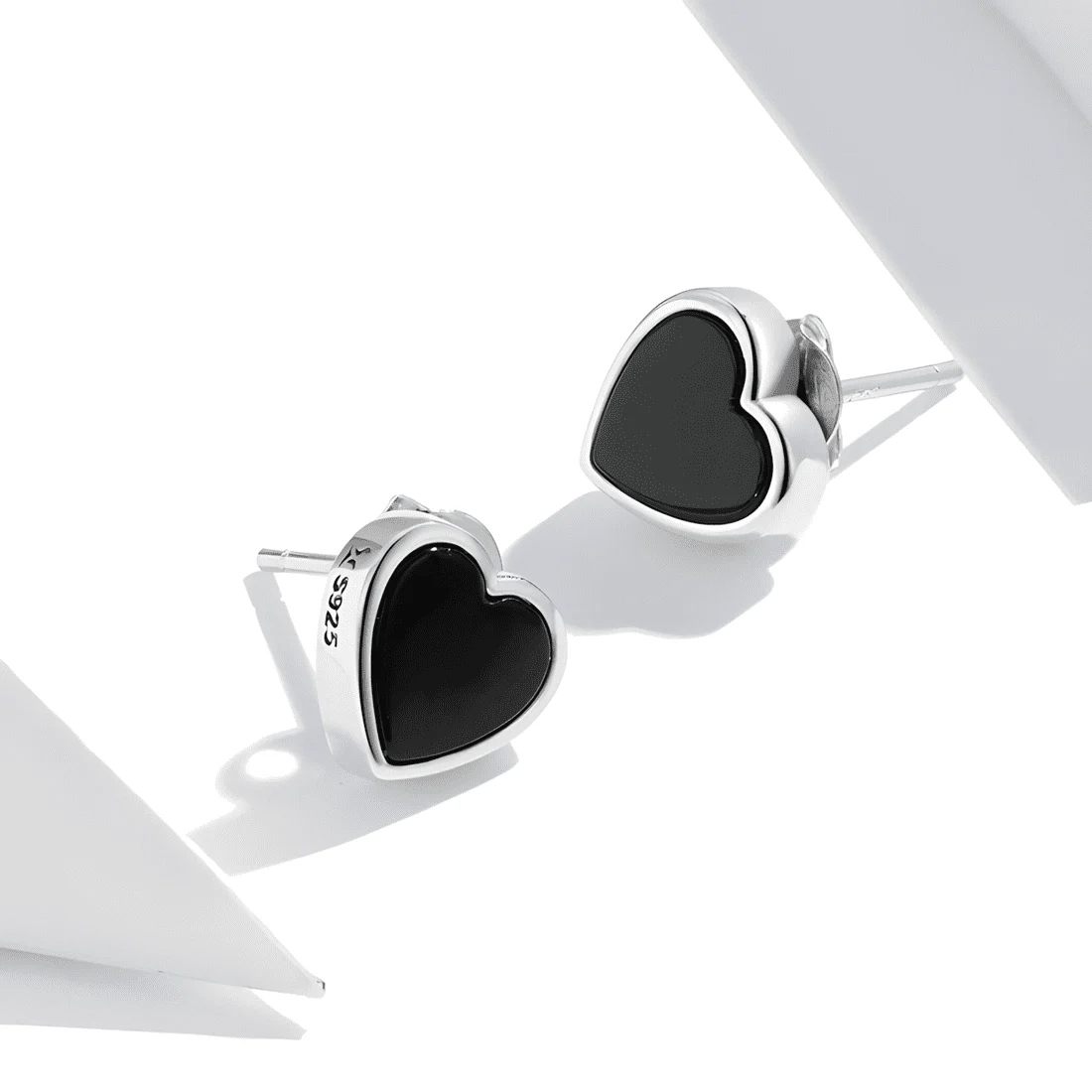 Pendientes de Botón Corazón Negro <myexti><span>Plata de Ley 925, chapada en oro blanco, con piedras de ágata</span></myexti> - Imagen 3