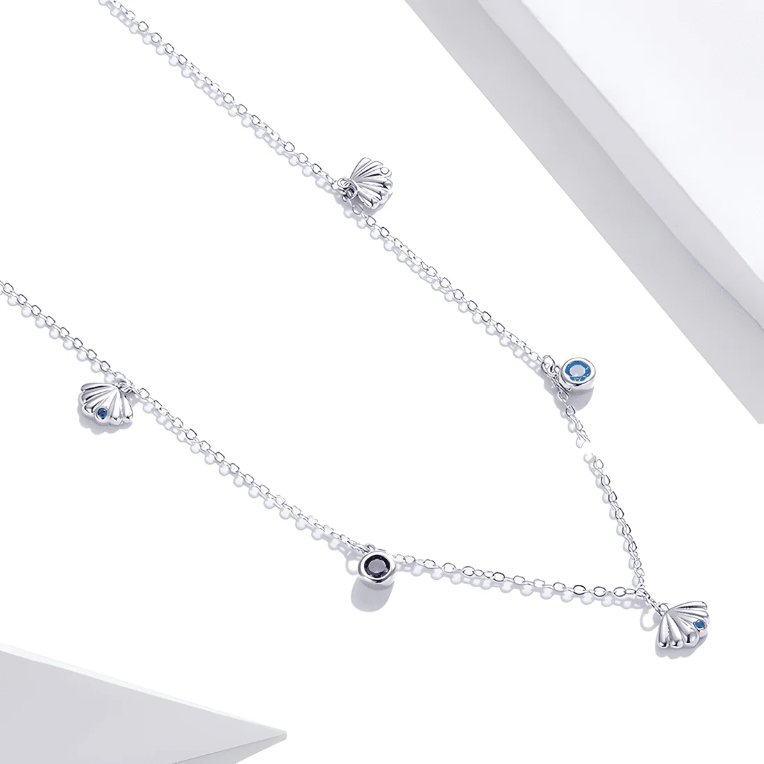 Collar de Conchas <myexti><span>Plata de Ley 925, chapada en oro blanco, con circonitas de colores y longitud ajustable</span></myexti> - Imagen 3