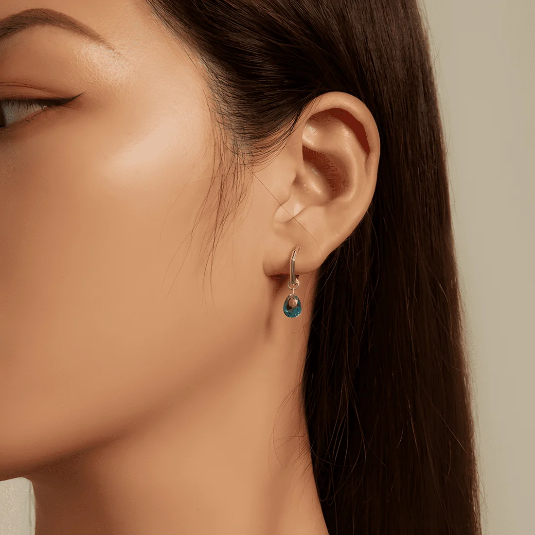 Pendientes de Gota Verde y Azul <myexti><span>Plata de Ley 925, chapada en oro blanco, con circonitas en forma de gota verde y azul</span></myexti> - Imagen 2