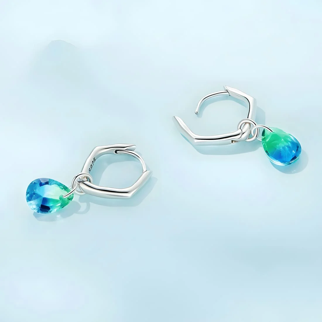 Pendientes de Gota Verde y Azul <myexti><span>Plata de Ley 925, chapada en oro blanco, con circonitas en forma de gota verde y azul</span></myexti> - Imagen 5