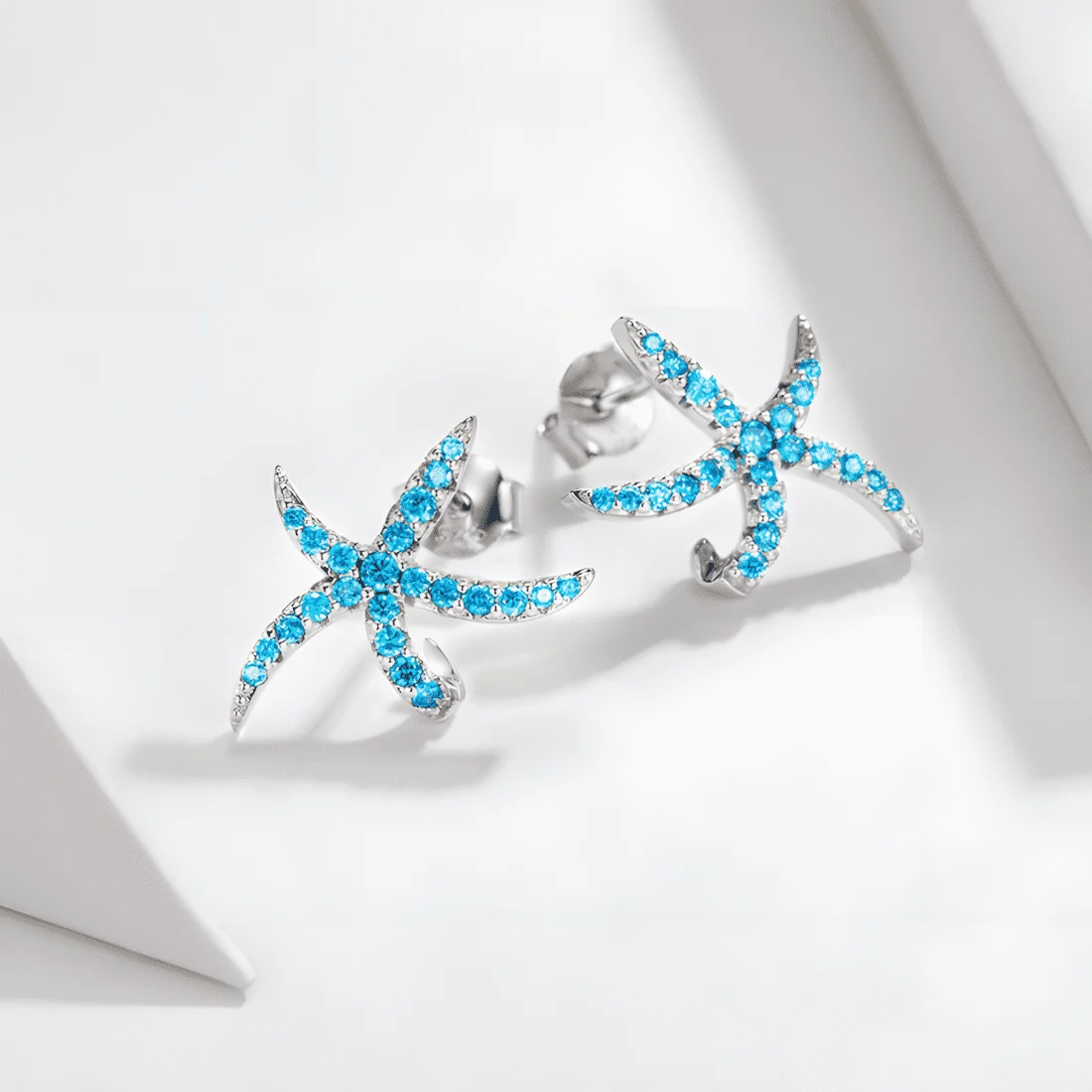 Pendientes de Botón Estrella de Mar <myexti><span>Plata de Ley 925, chapada en oro blanco, con circonitas azul claro</span></myexti> - Imagen 3