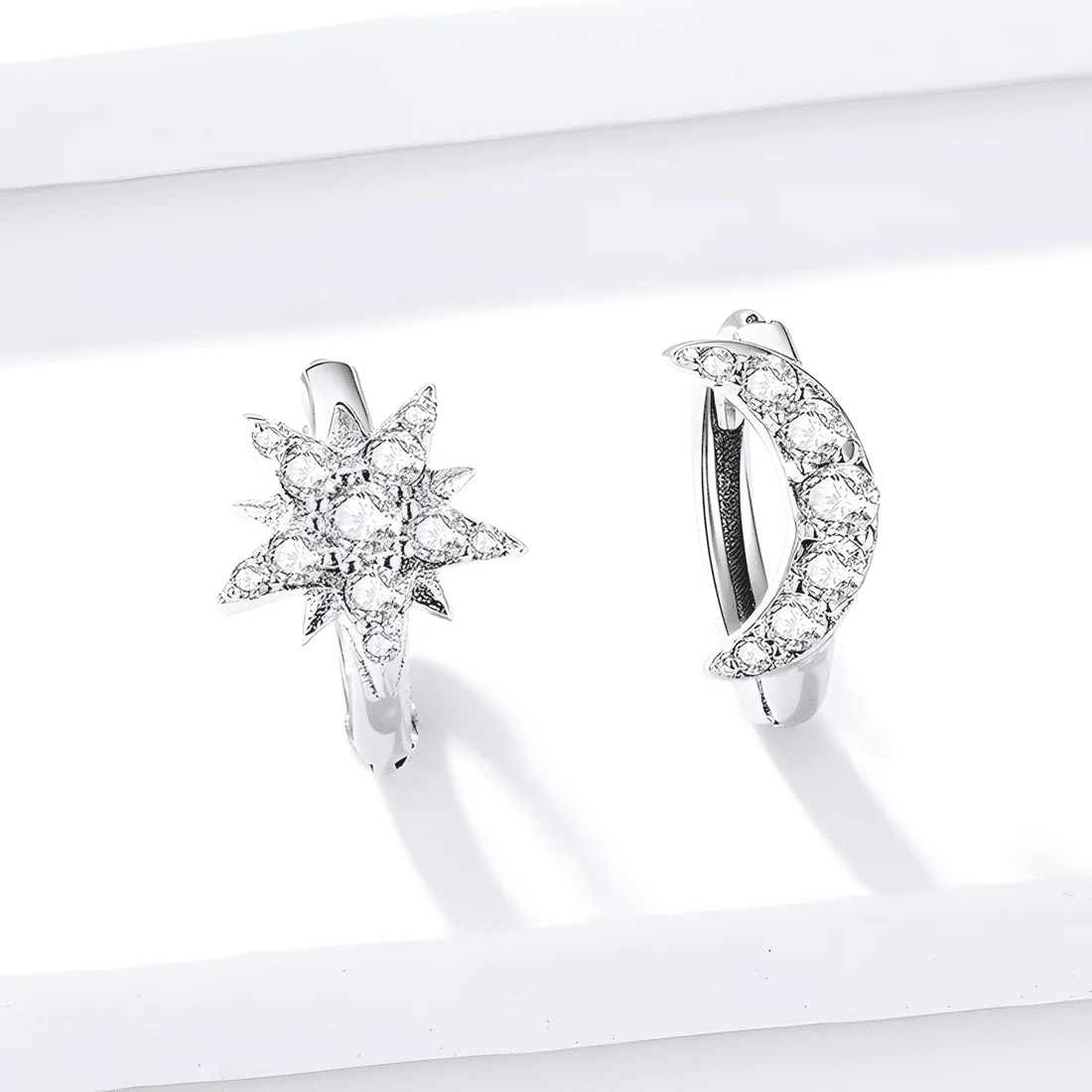 Pendientes de Botón Luna y Estrella <myexti><span>Plata de Ley 925, chapada en oro blanco, con circonitas</span></myexti> - Imagen 4