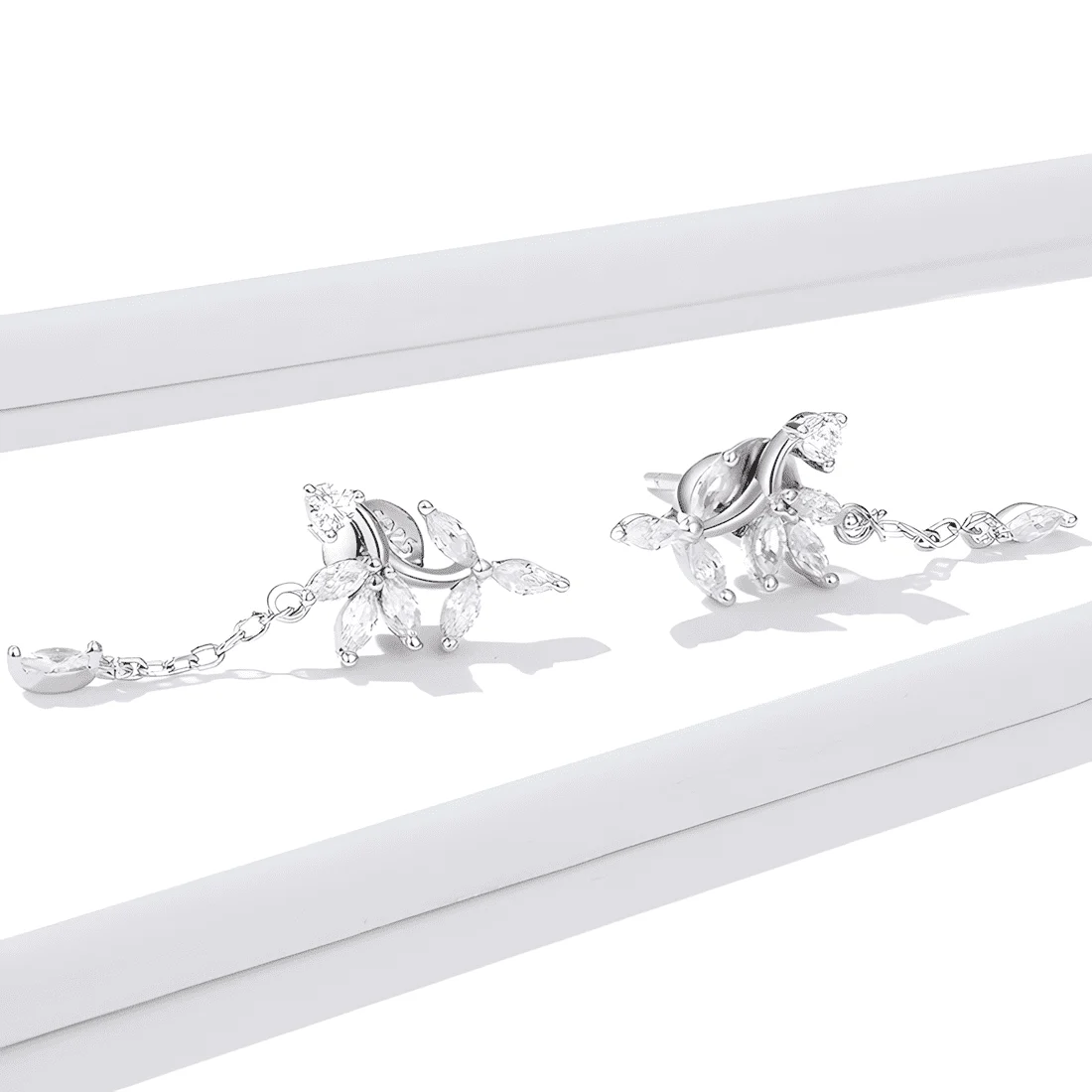 Pendientes Colgantes de Hojas <myexti><span>Plata de Ley 925, chapada en oro blanco, con circonitas</span></myexti> - Imagen 3