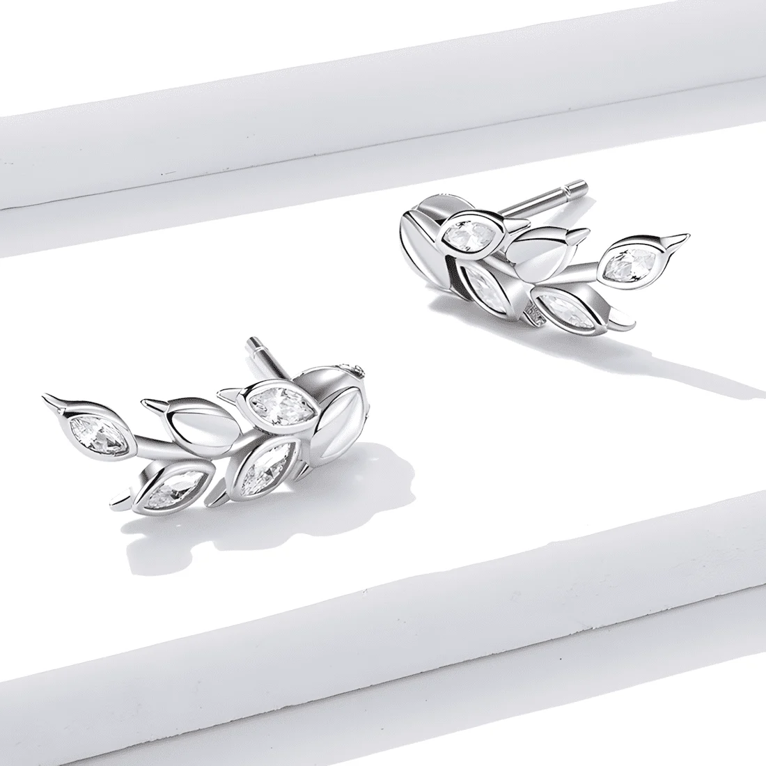 Pendientes de Hojas Brillantes <myexti><span>Plata de Ley 925, chapada en oro blanco, con circonitas</span></myexti> - Imagen 4