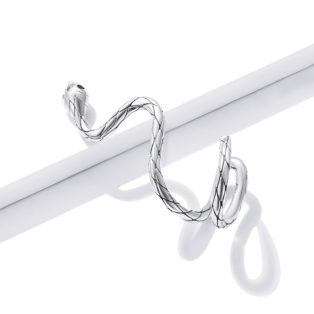Puño para orejas de Serpiente <myexti><span>Plata de Ley 925, chapada en oro blanco, con circonitas verdes</span></myexti> - Imagen 4