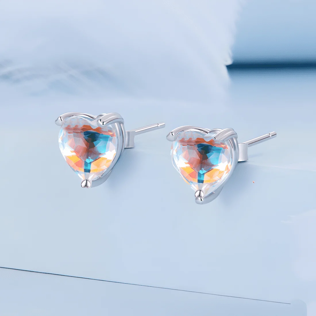 Pendientes de Botón Corazón Aurora <myexti><span>Plata de Ley 925, chapada en oro blanco, con cristales iridiscentes en forma de corazón</span></myexti> - Imagen 3