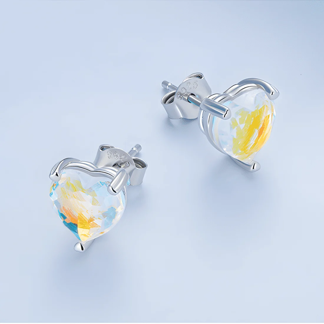 Pendientes de Botón Corazón Aurora <myexti><span>Plata de Ley 925, chapada en oro blanco, con cristales iridiscentes en forma de corazón</span></myexti> - Imagen 5