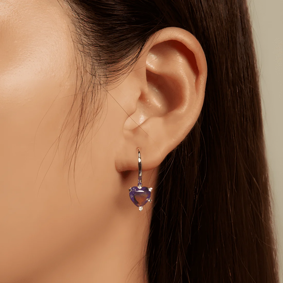 Pendientes Colgantes Corazón Aurora <myexti><span>Plata de Ley 925, chapada en oro blanco, con cristales iridiscentes en forma de corazón</span></myexti> - Imagen 2