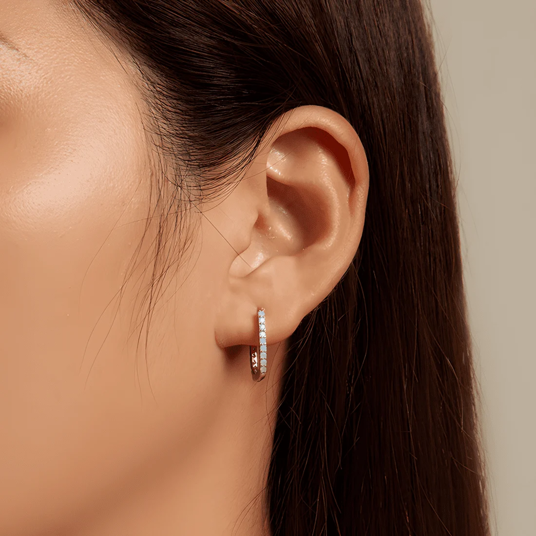 Pendientes de Aro Rectangulares Bicolor <myexti><span>Plata de Ley 925, chapada en oro blanco, con circonitas azul claro y blancas</span></myexti> - Imagen 2