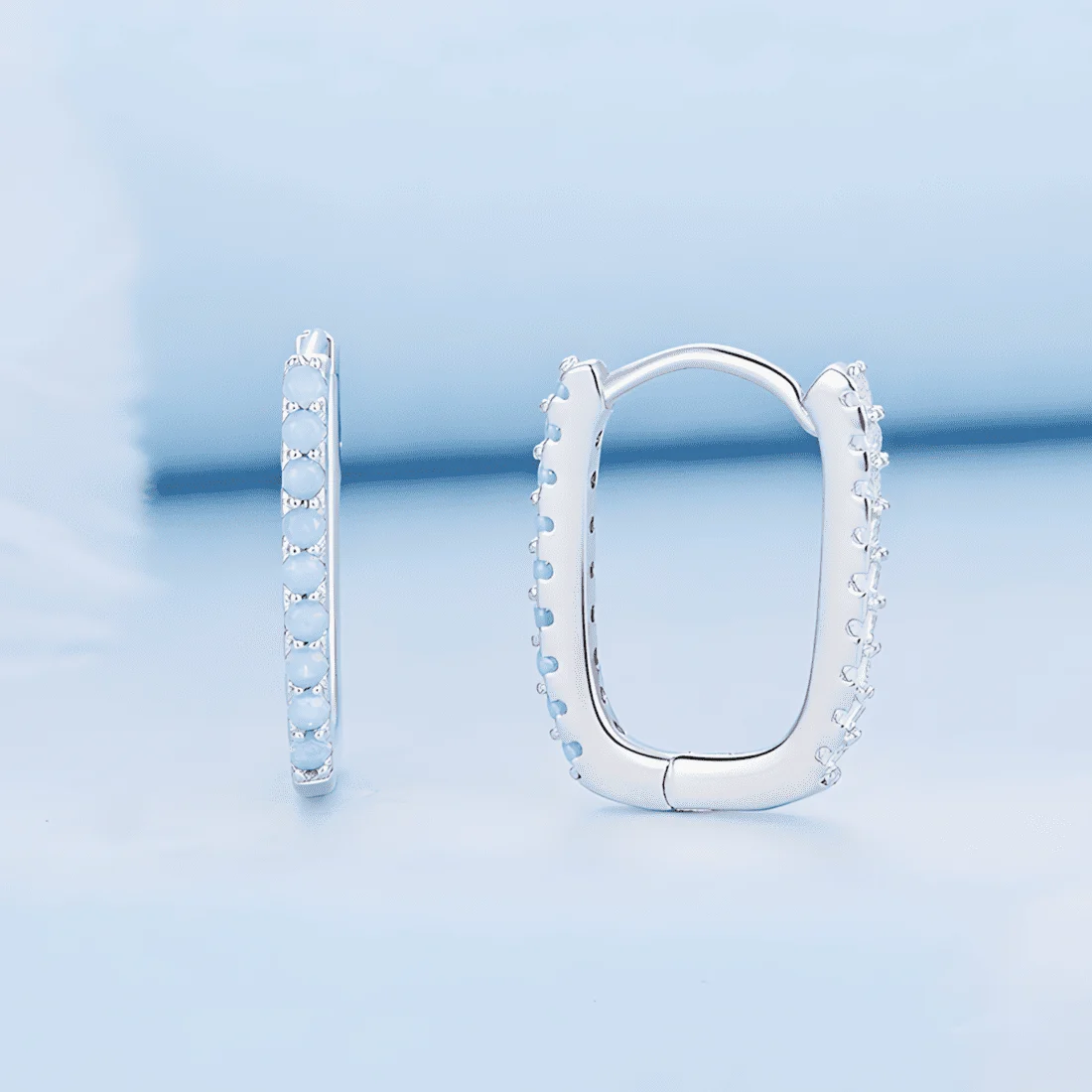 Pendientes de Aro Rectangulares Bicolor <myexti><span>Plata de Ley 925, chapada en oro blanco, con circonitas azul claro y blancas</span></myexti> - Imagen 4