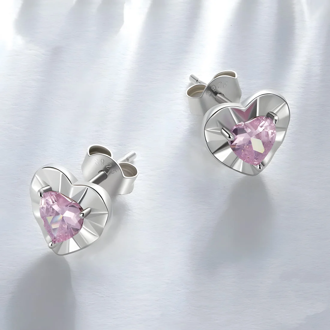 Pendientes de Botón Corazón <myexti><span>Plata de Ley 925, chapada en oro blanco, con circonitas rosas en forma de corazón</span></myexti> - Imagen 3