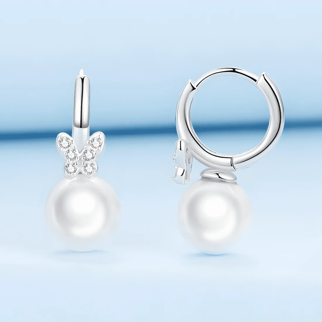 Pendientes de Aro con Mariposas y Perlas <myexti><span>Plata de Ley 925, chapada en oro blanco, con perlas naturales y circonitas</span></myexti> - Imagen 3