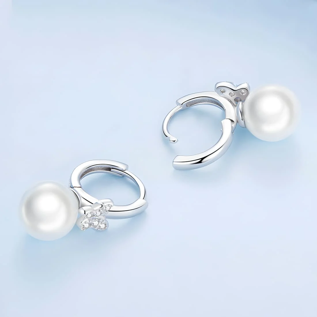 Pendientes de Aro con Mariposas y Perlas <myexti><span>Plata de Ley 925, chapada en oro blanco, con perlas naturales y circonitas</span></myexti> - Imagen 5