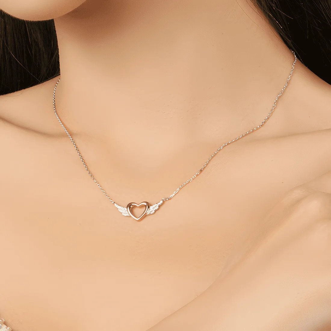 Collar Corazón Alado <myexti><span>Plata de Ley 925, chapada en oro blanco y oro rosa, con longitud ajustable</span></myexti> - Imagen 2